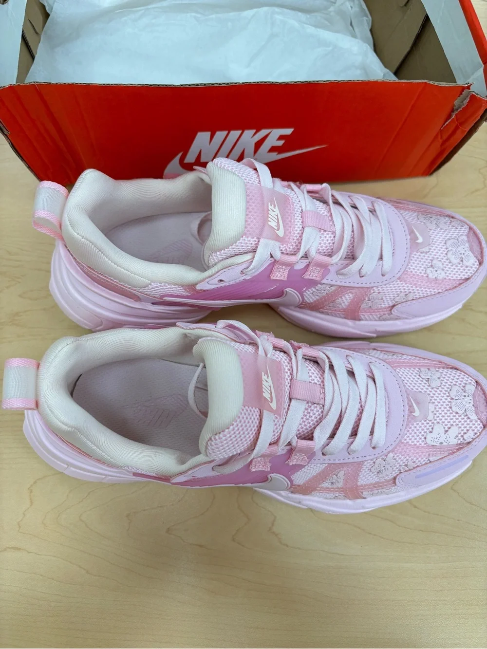 Woman Nike Sneaker New